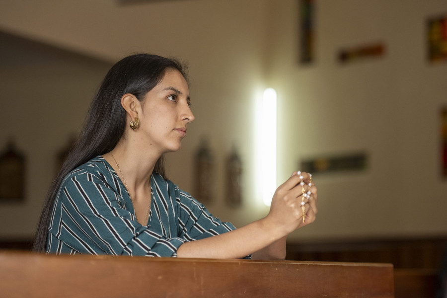 Comunidad universitaria en oración